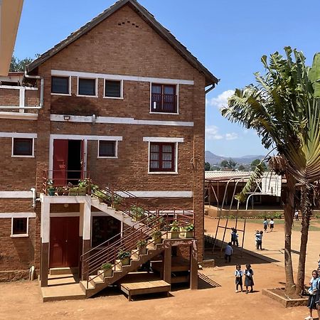 Lycee Picot De Cloriviere Dont Les Revenus Financent L'Education Des Eleves Apartment Antsirabe Ngoại thất bức ảnh