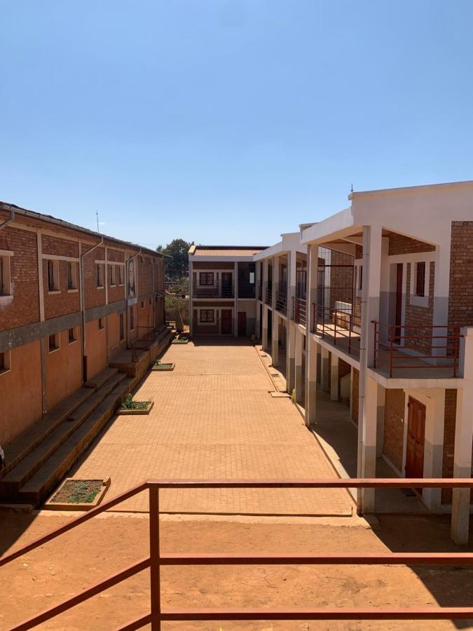 Lycee Picot De Cloriviere Dont Les Revenus Financent L'Education Des Eleves Apartment Antsirabe Ngoại thất bức ảnh