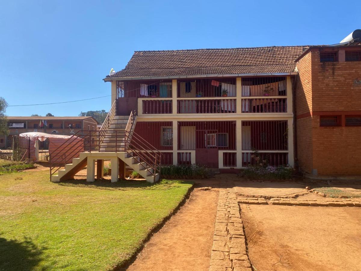 Lycee Picot De Cloriviere Dont Les Revenus Financent L'Education Des Eleves Apartment Antsirabe Ngoại thất bức ảnh
