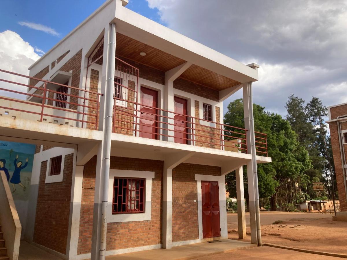 Lycee Picot De Cloriviere Dont Les Revenus Financent L'Education Des Eleves Apartment Antsirabe Ngoại thất bức ảnh